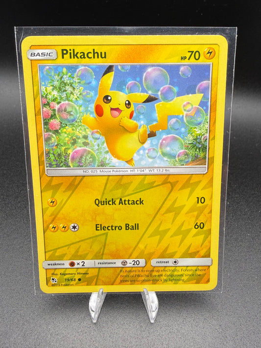 Pikachu 19/68 - Reverse Holo - Hidden Fates